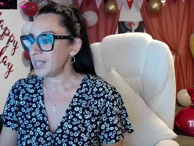 anaiza on BongaCams 