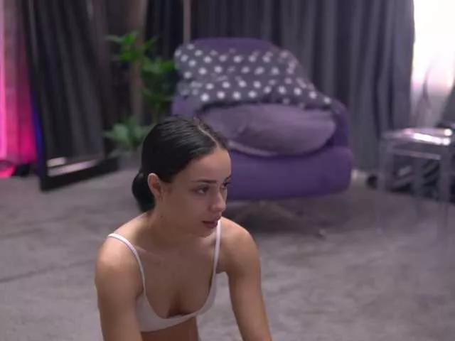 CherrySelena on BongaCams