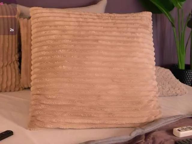 ElleDiane on BongaCams 