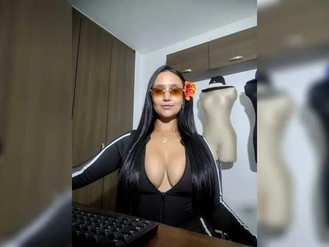 Freechat Emeraldgem on BongaCams