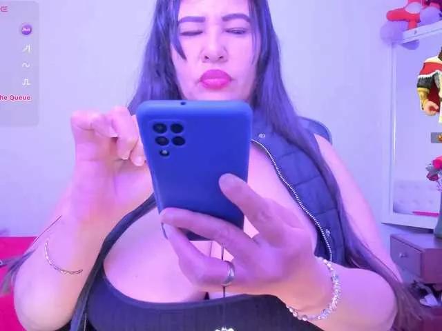esmeraldamilf on BongaCams 