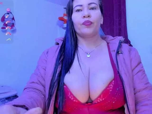 esmeraldamilf on BongaCams 