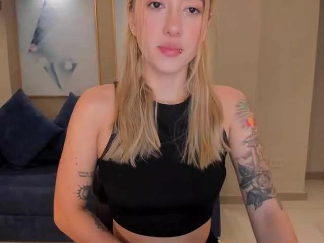 EveBenson on BongaCams 