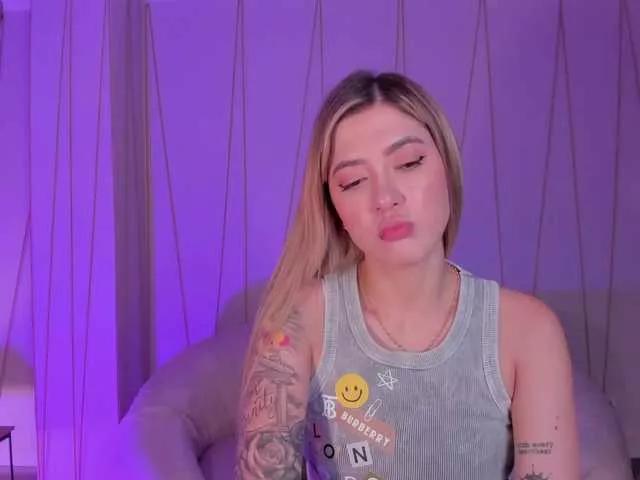 EveBenson on BongaCams 