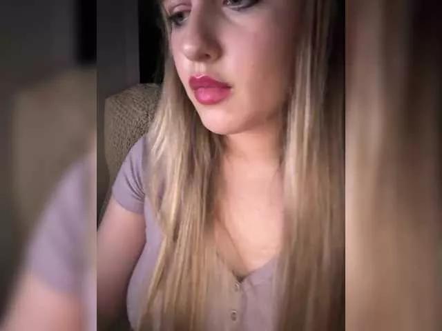 L0lly-D0lly on BongaCams 
