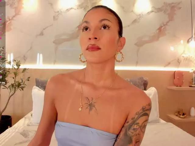 LunaRuso on BongaCams