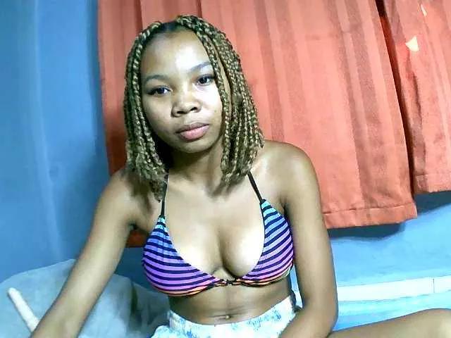 Maarcelinahh on BongaCams 