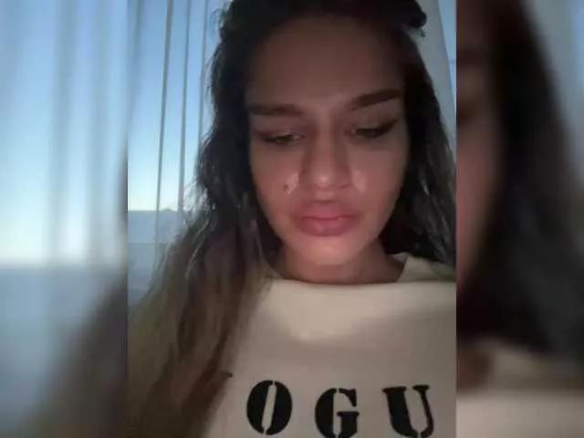 Freechat MiamiMur on BongaCams