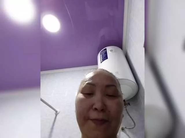 Qweentis on BongaCams 