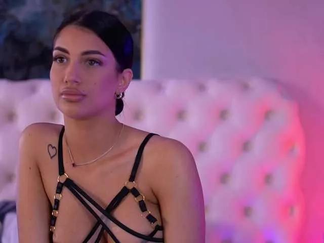 Freechat RaisaKali on BongaCams