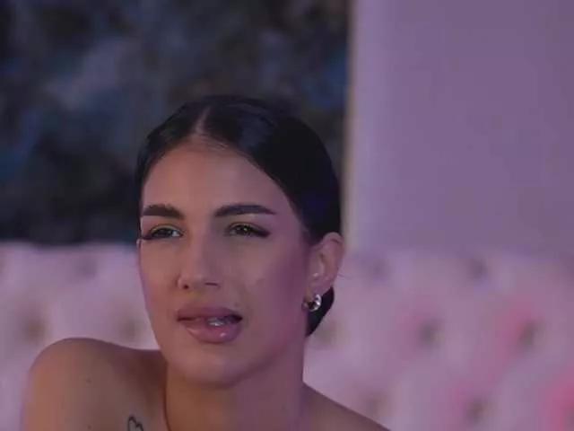 Freechat RaisaKali on BongaCams