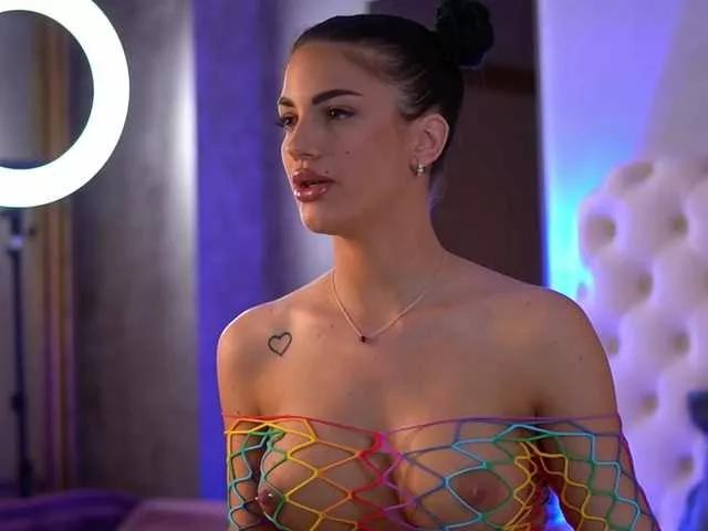 Freechat RaisaKali on BongaCams