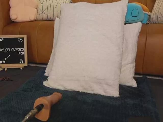 TaylorLove303 on BongaCams