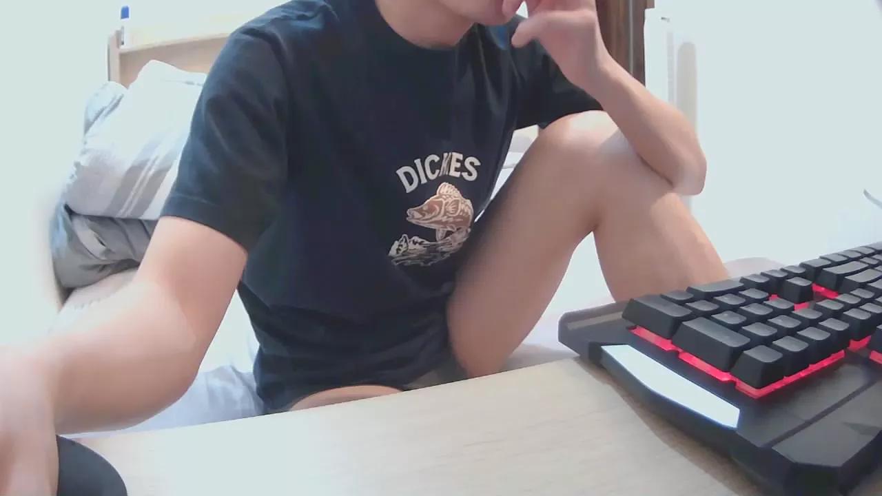 a33105432 on Cam4 