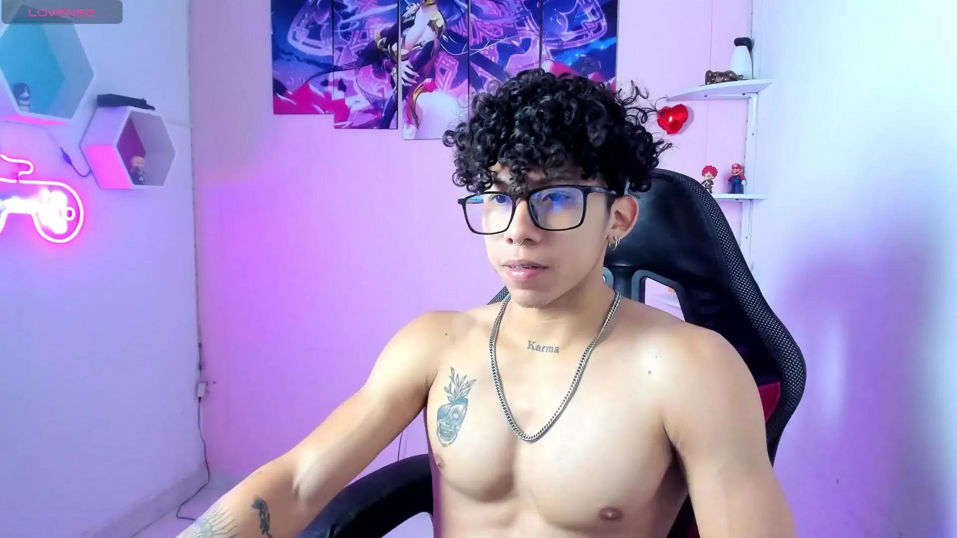 Akaza_ on Cam4 