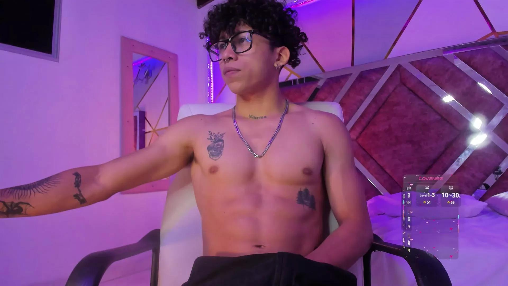 Akaza_ on Cam4 