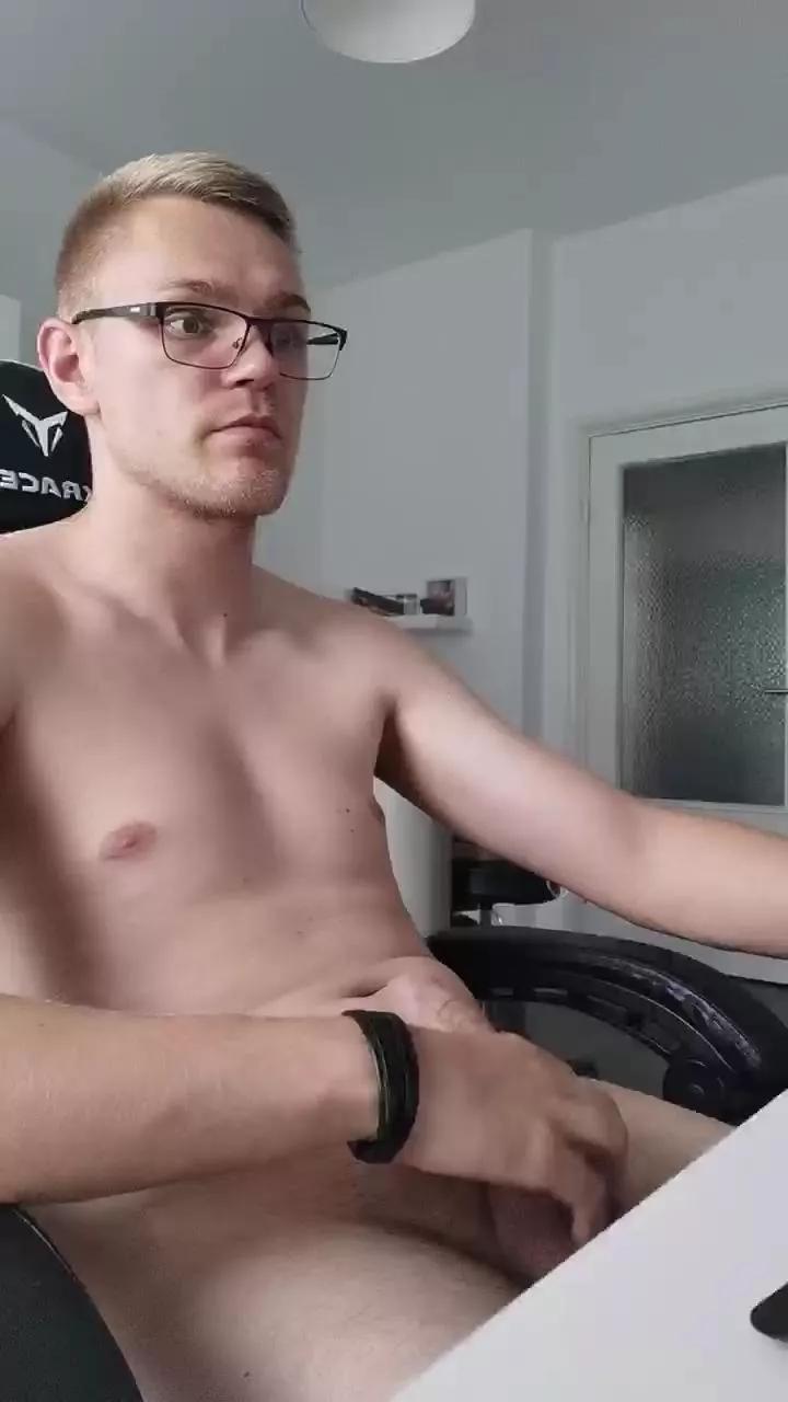 Aleex325 on Cam4 