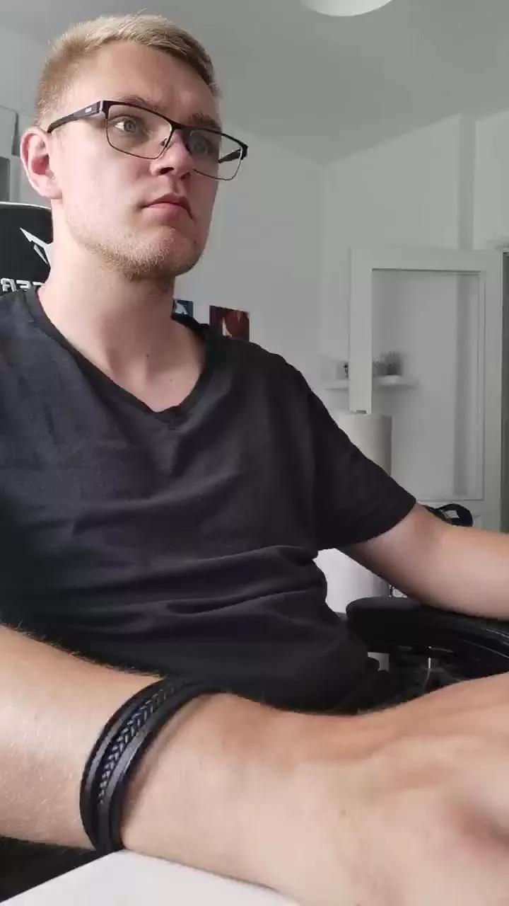 Aleex325 on Cam4 