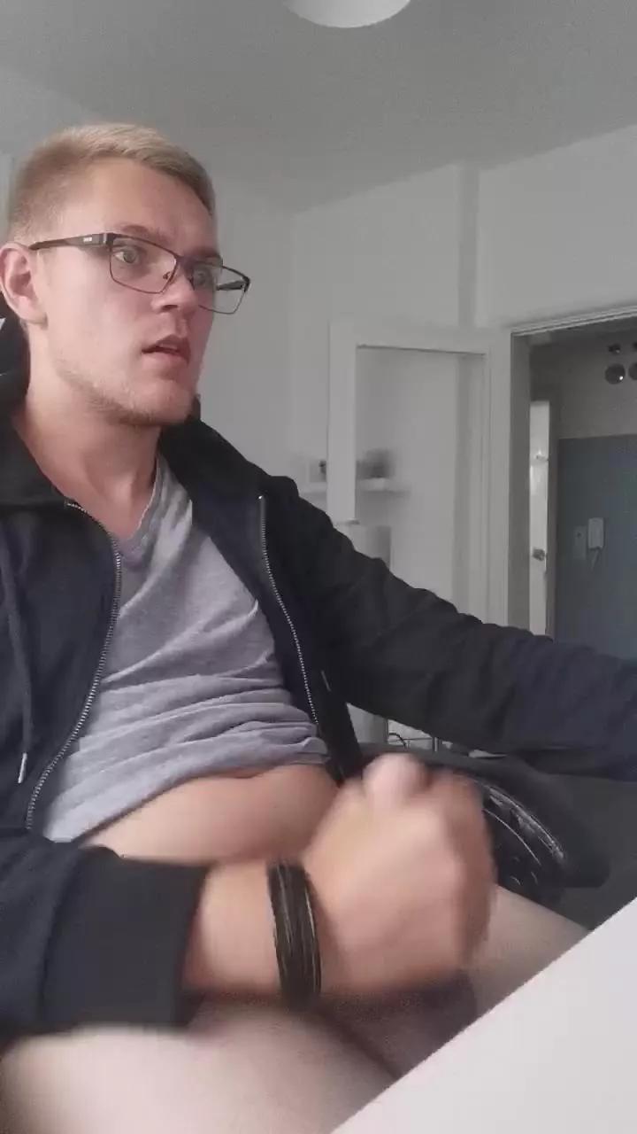 Aleex325 on Cam4 