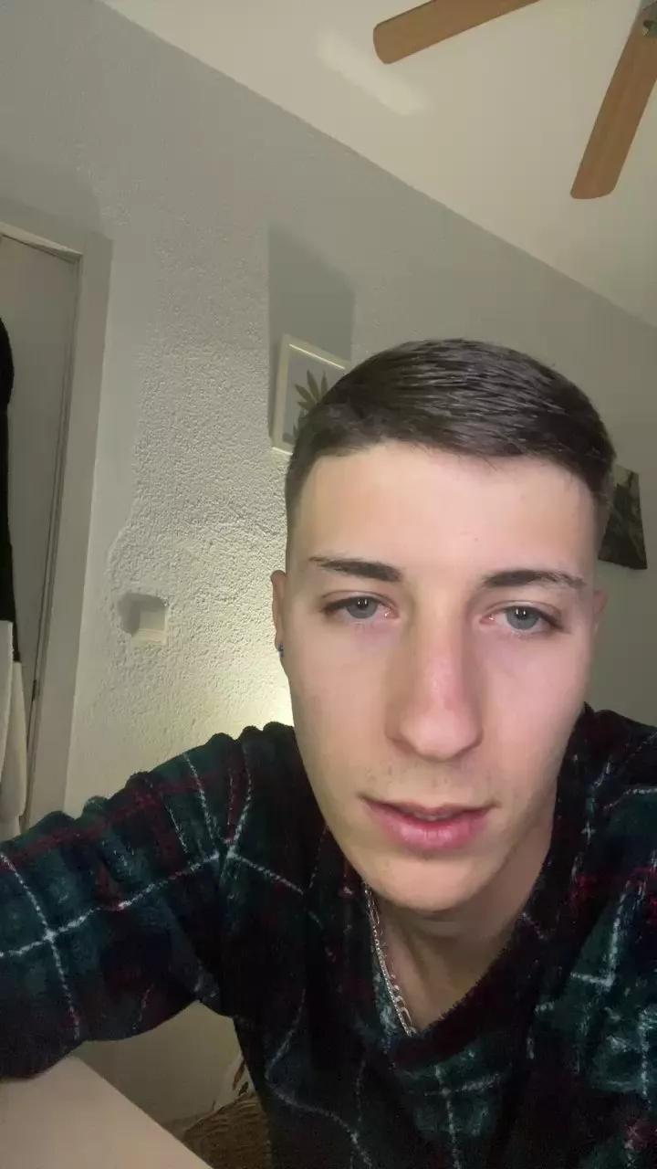 alexbg2_sexy on Cam4 