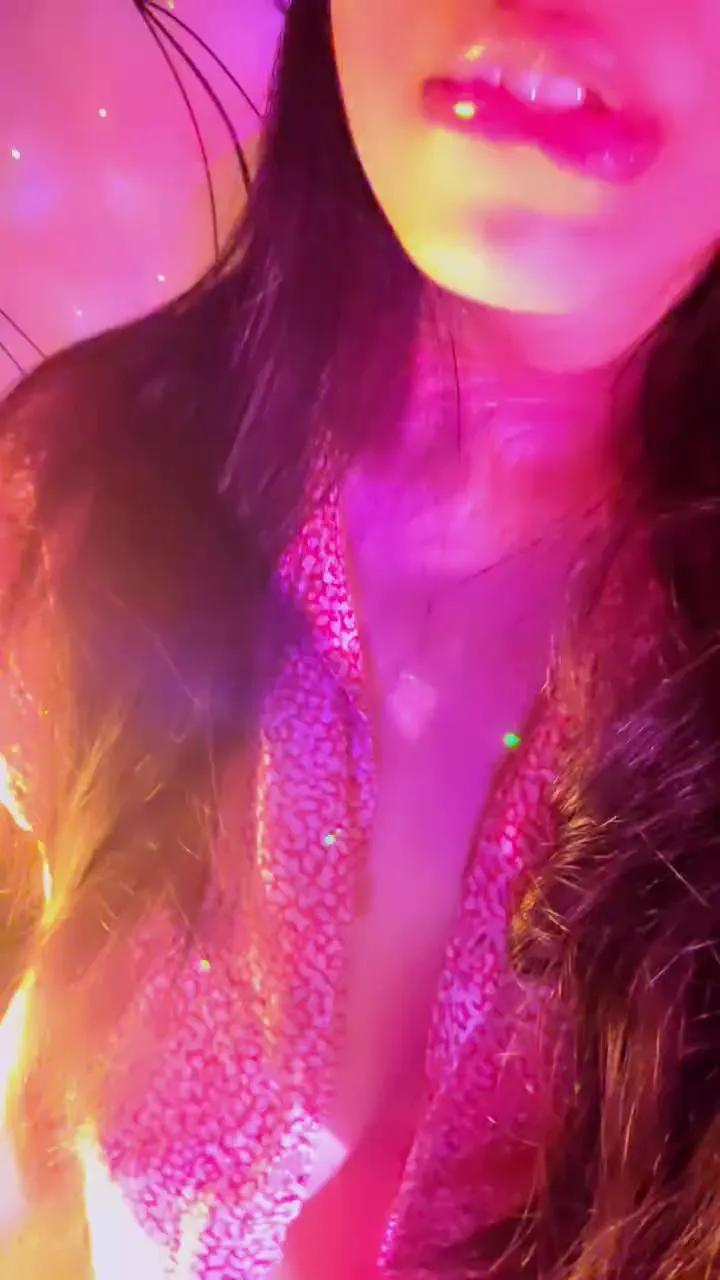 Aloneathome22 — Freechat on Cam4