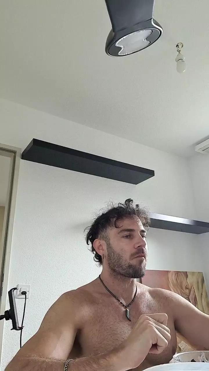 ALPHA_HUNK on Cam4 