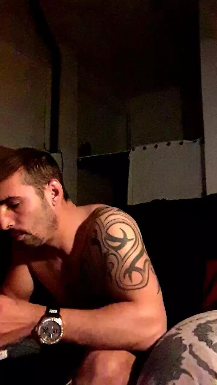 Antoniohot237 on Cam4 