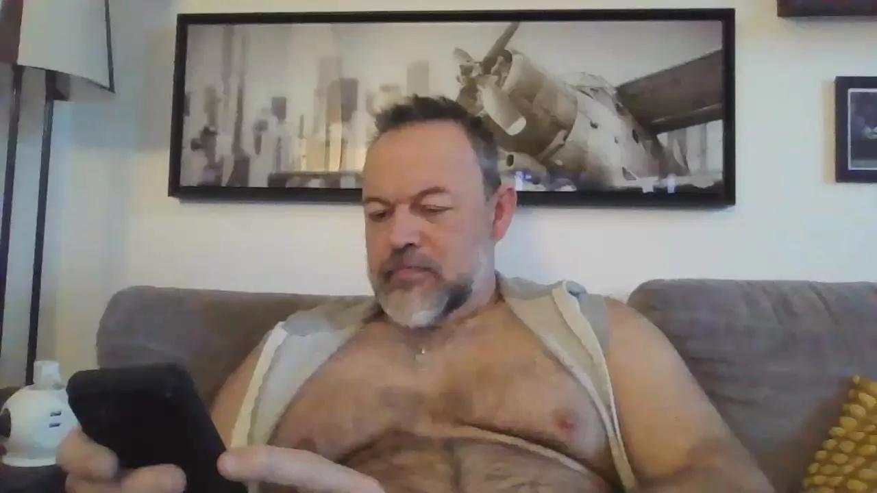 bear70s on Cam4 