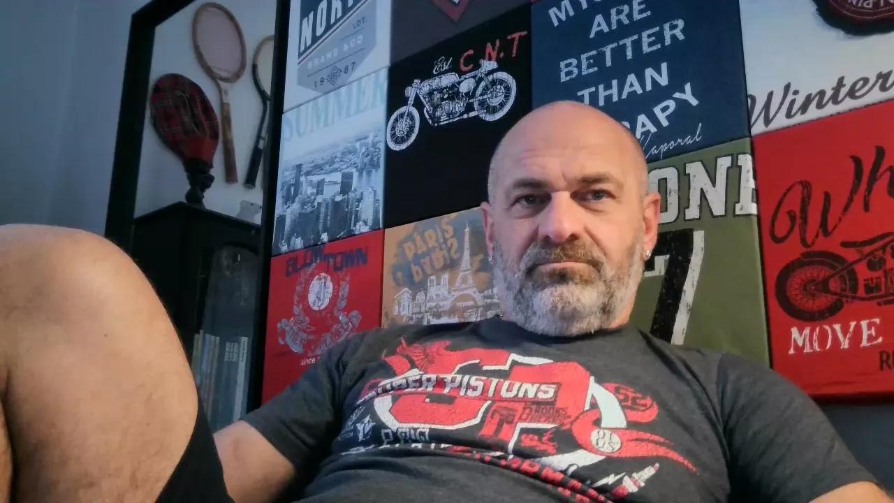 bear70s on Cam4 