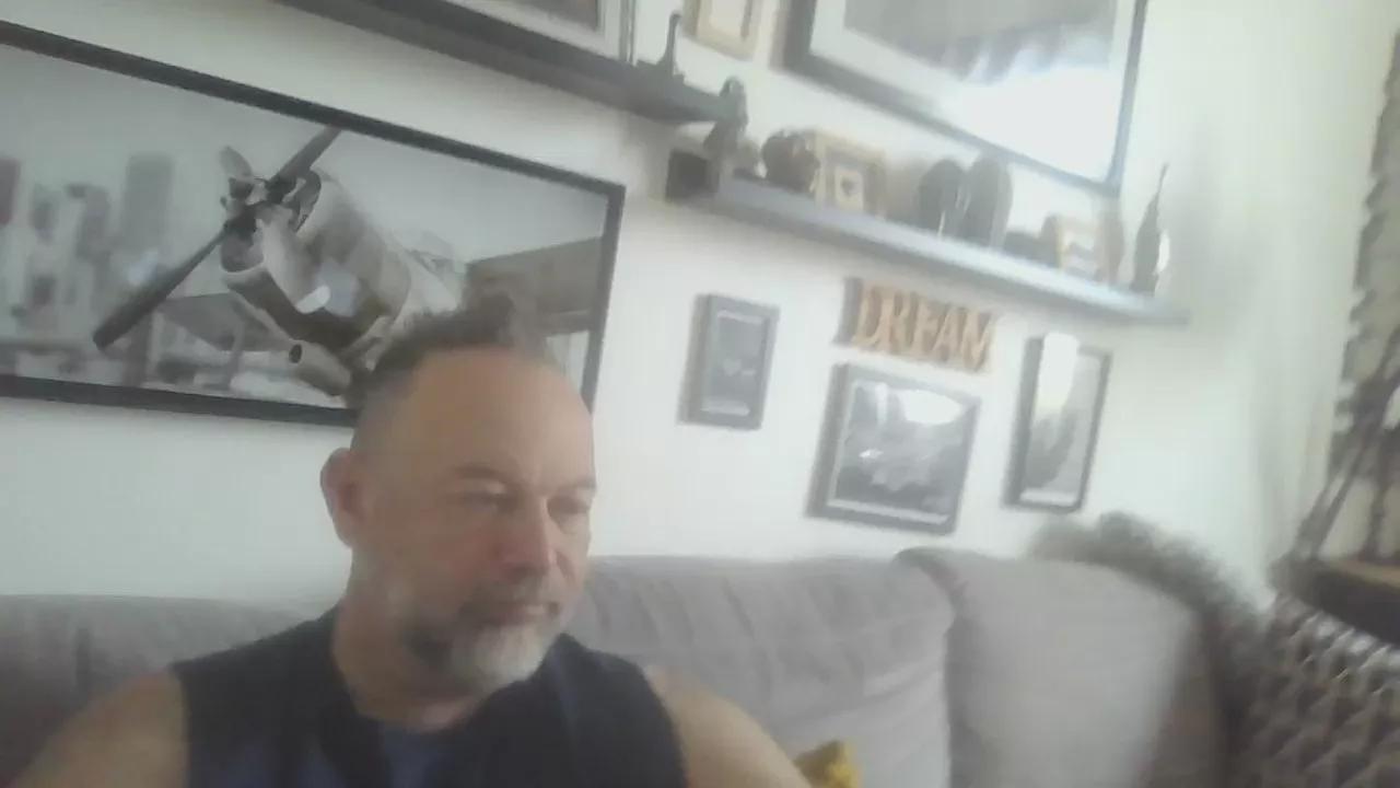 bear70s on Cam4 