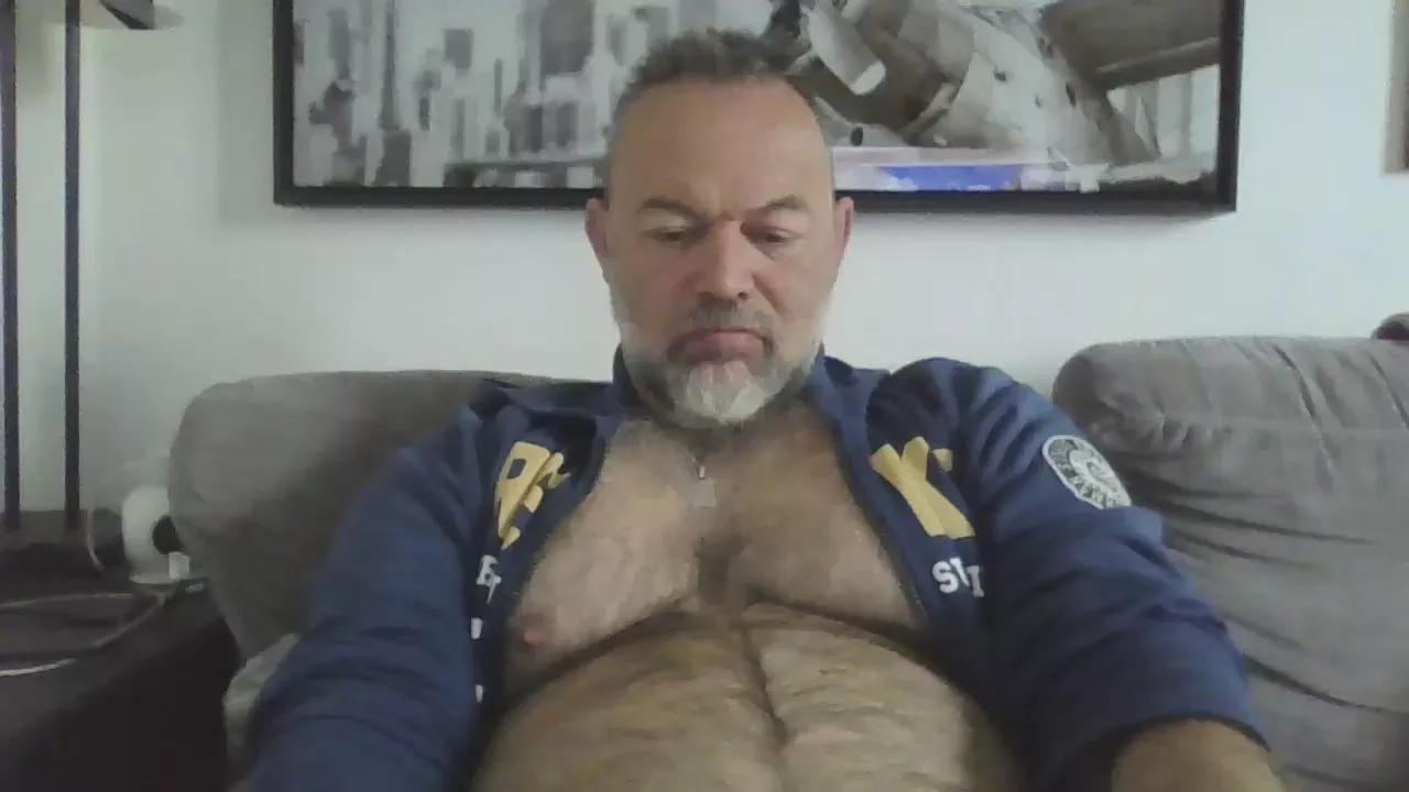 bear70s on Cam4 
