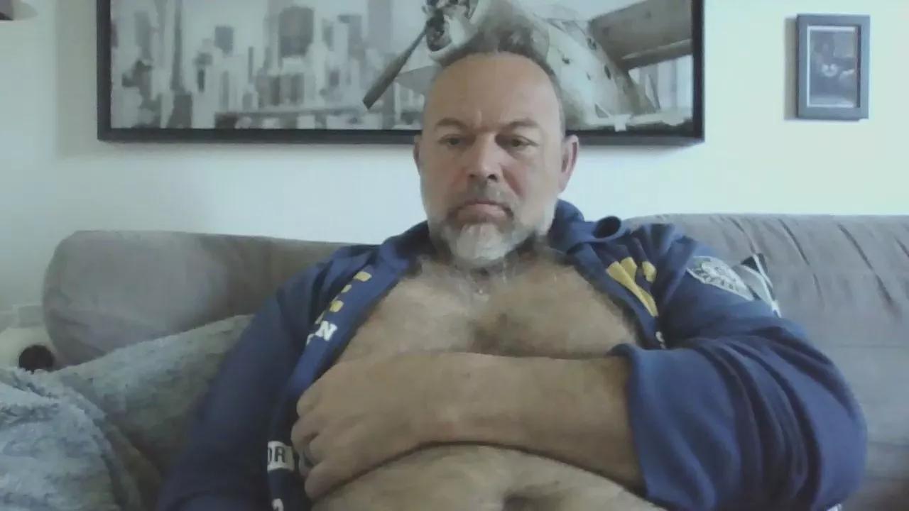 bear70s on Cam4 