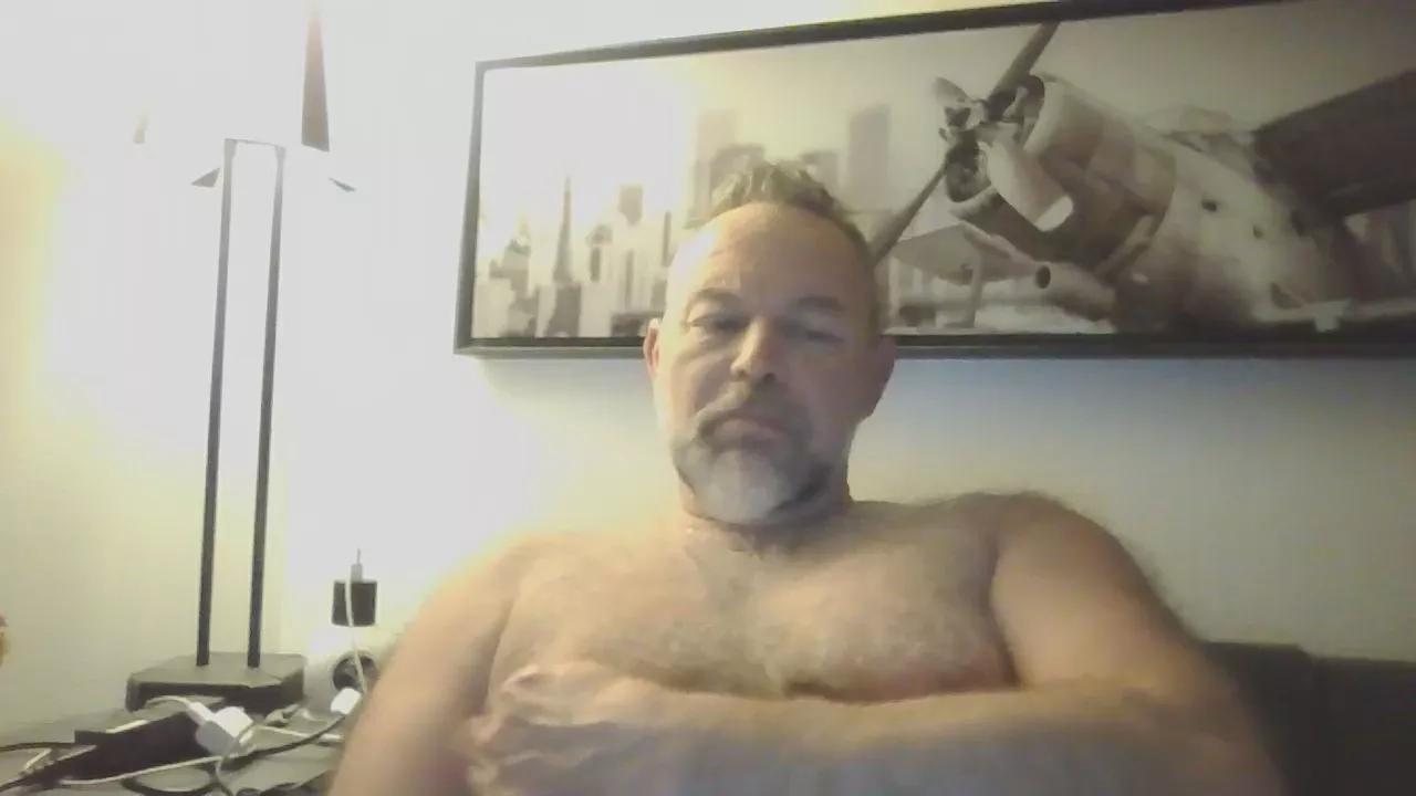 bear70s on Cam4 