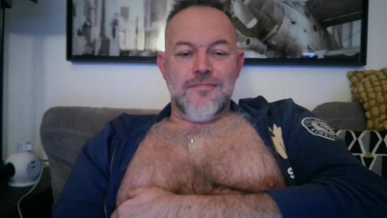 bear70s on Cam4 