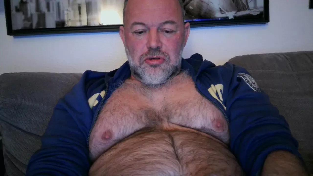 bear70s on Cam4 