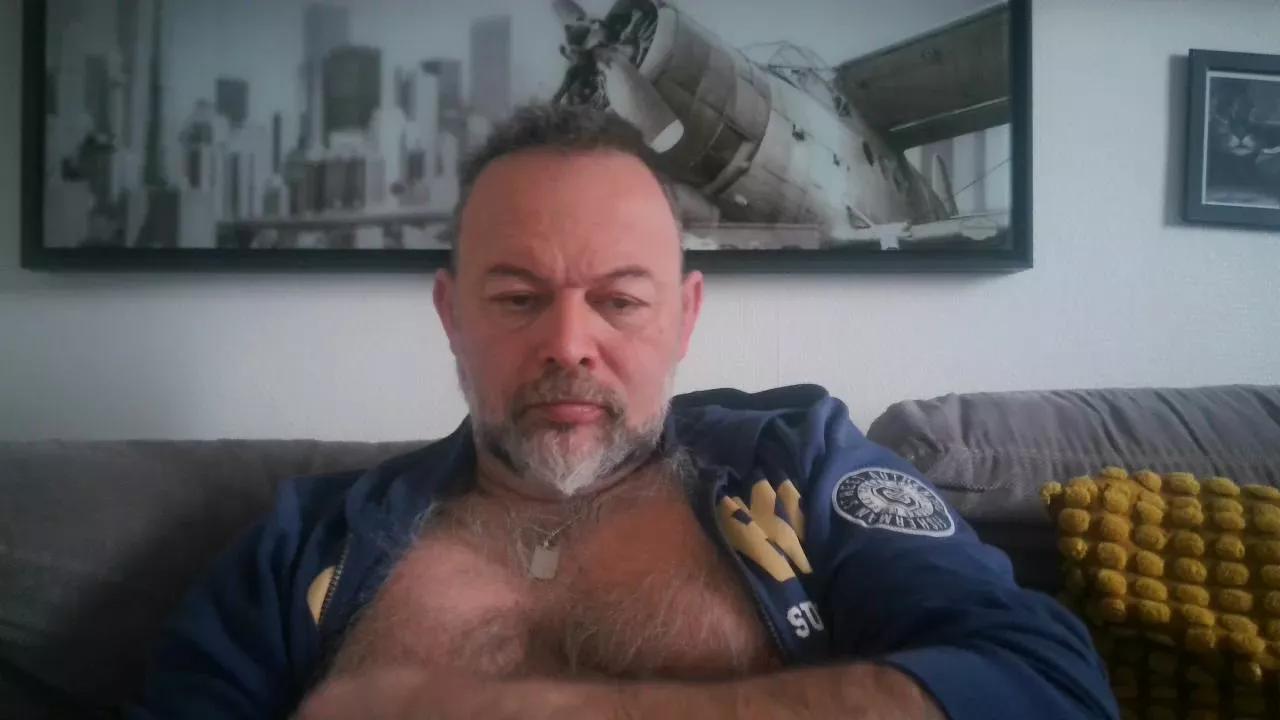 bear70s on Cam4 