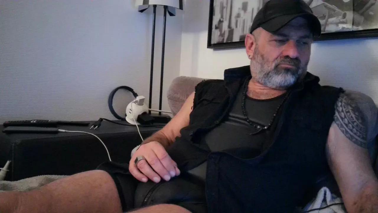 bear70s on Cam4 