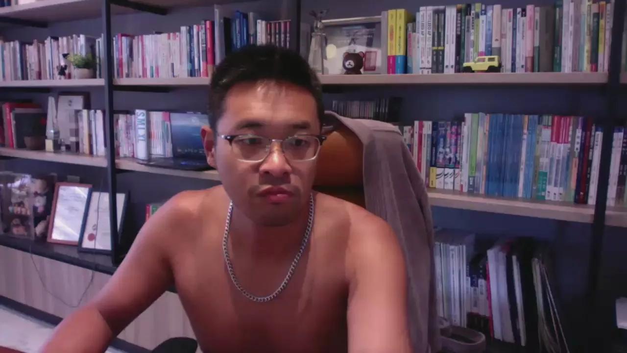 bearhan1 on Cam4 