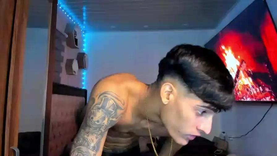 biglatinhard777 on Cam4 