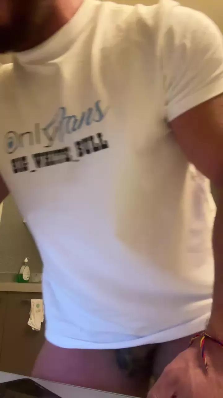 Bigwhitebull on Cam4 