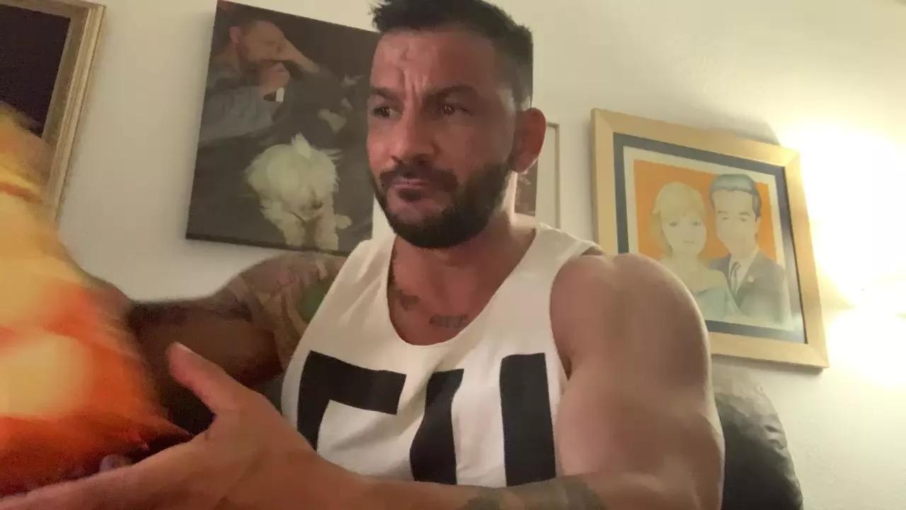 Bodyguard_69 on Cam4 
