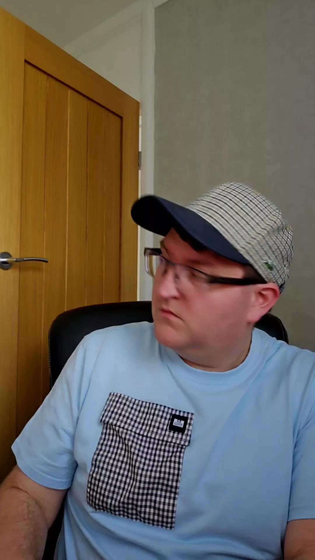 BrummieBoi89 on Cam4 