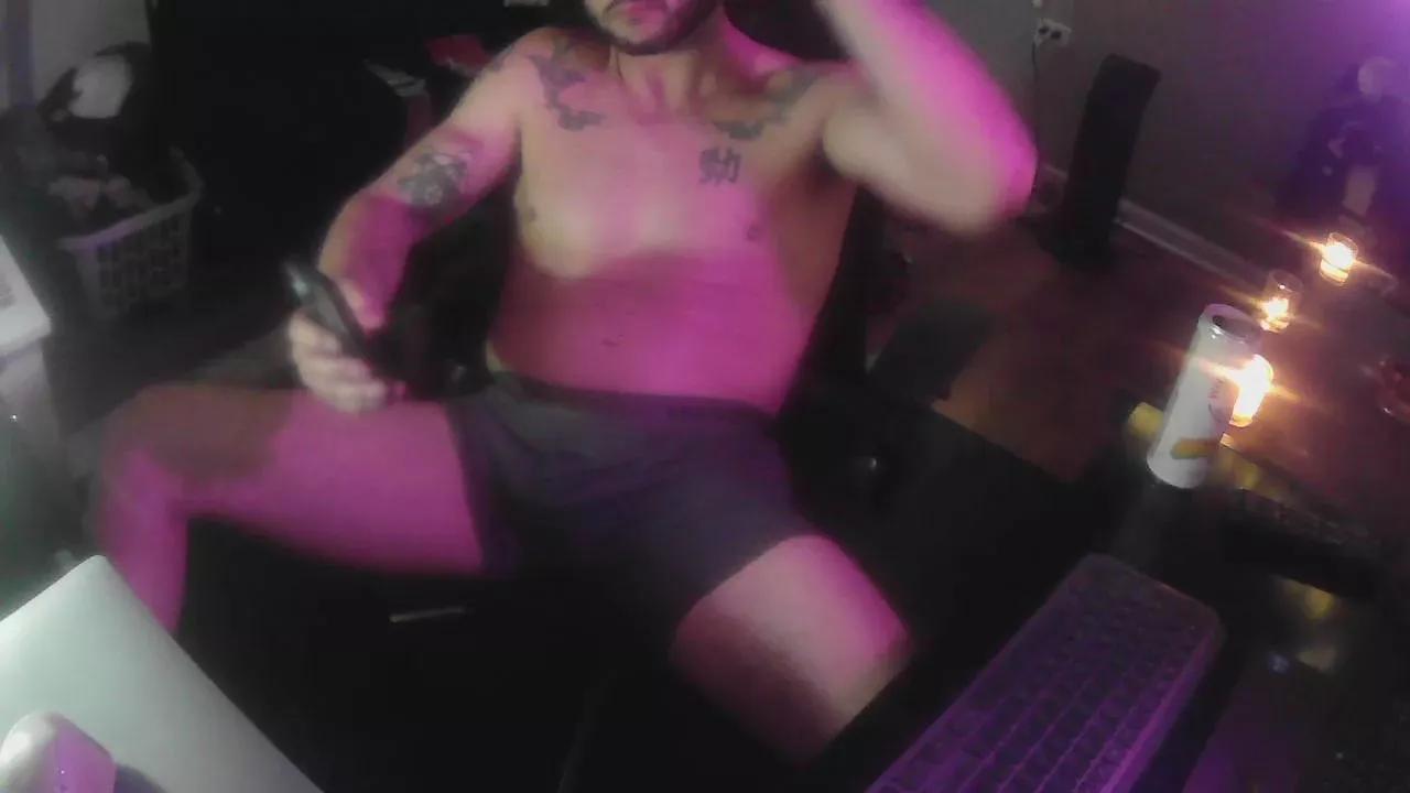 Buffdadie8 on Cam4 