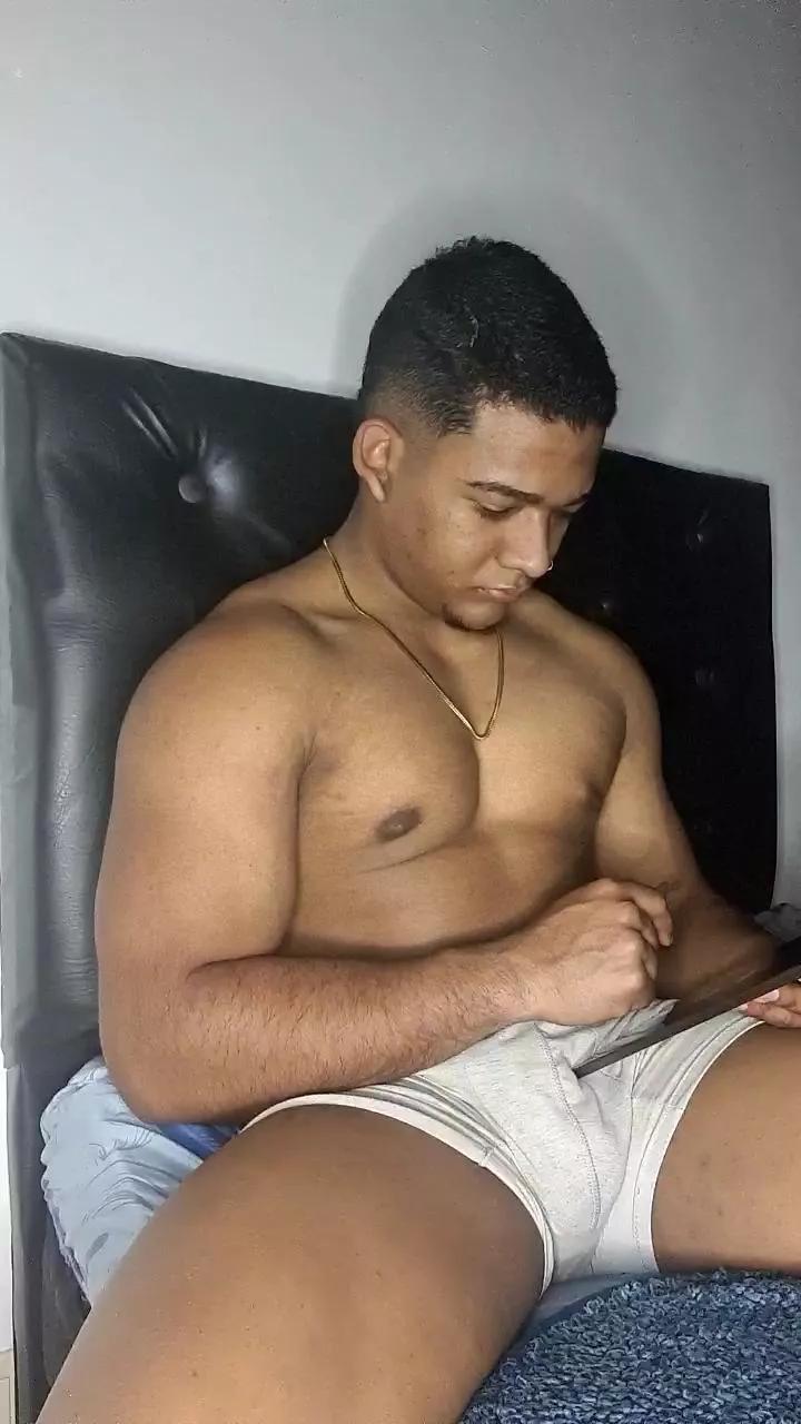 Caballerozodi on Cam4 