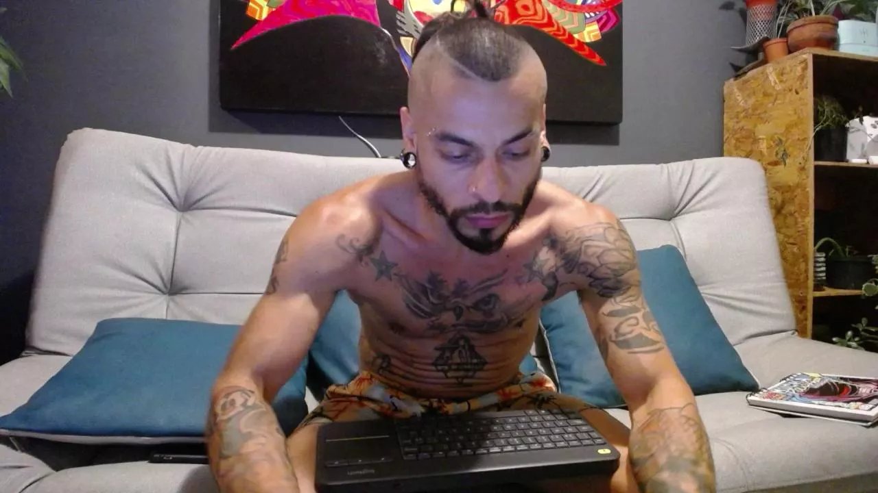 CallMeDouglas on Cam4 