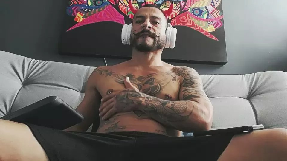 CallMeDouglas on Cam4 