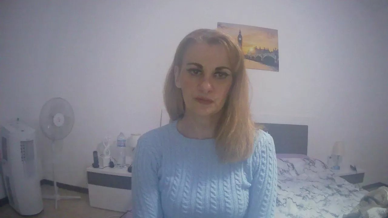Cassandra1989 on Cam4 