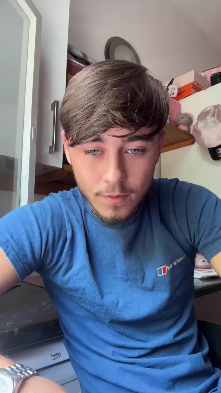 CheekyChap7081 on Cam4 