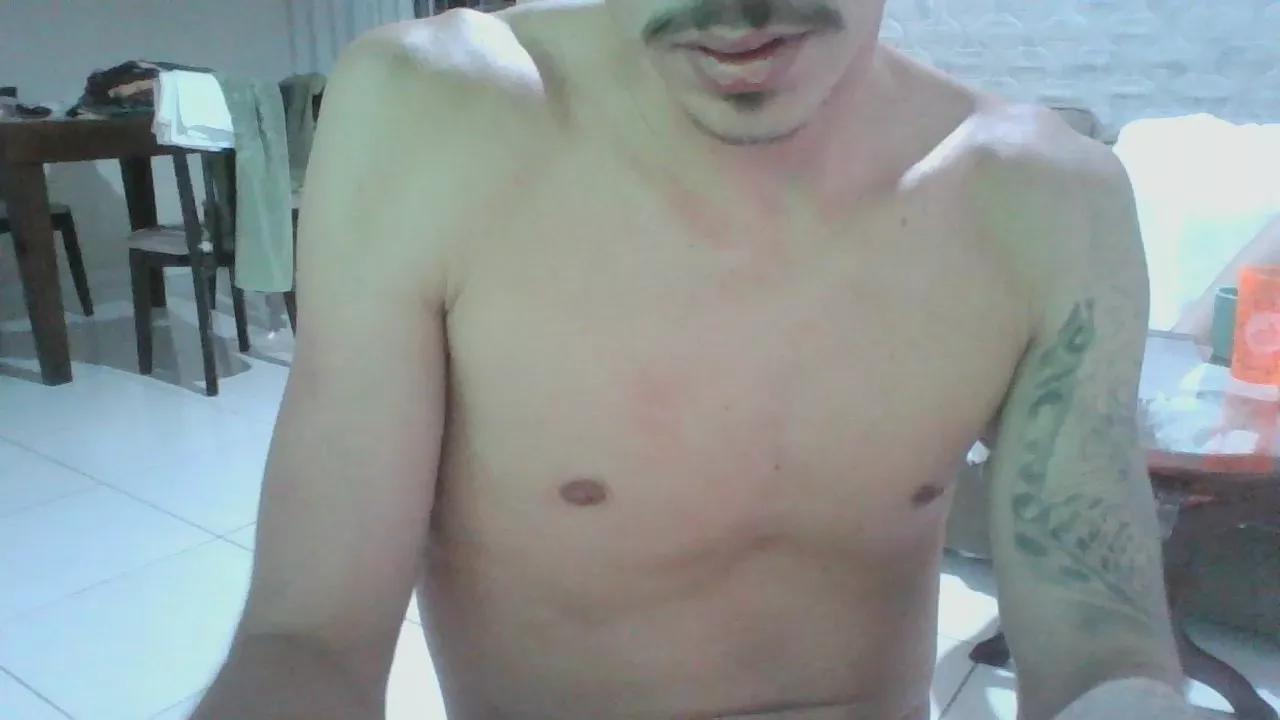 chefin_hot351 on Cam4 