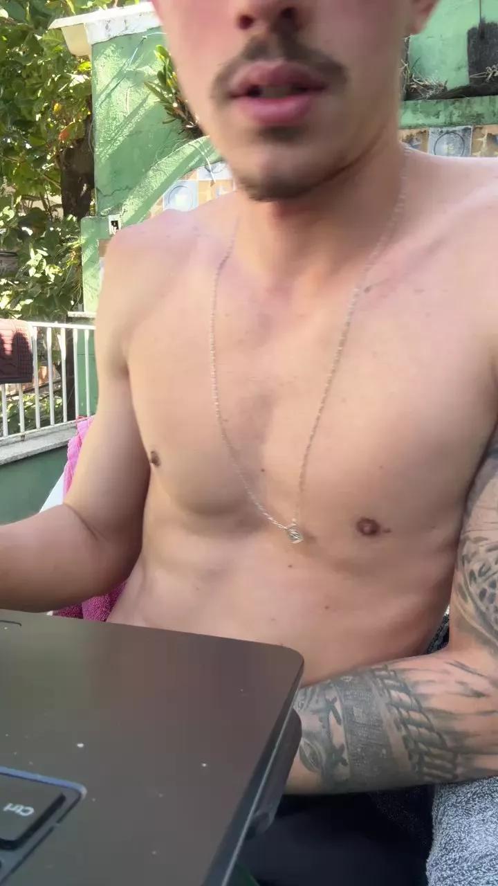 chefin_hot351 on Cam4 